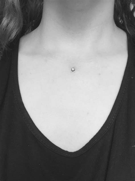 medio piercing en el pecho|Microdermal Piercing en el Pecho: Todo lo que Debes Saber